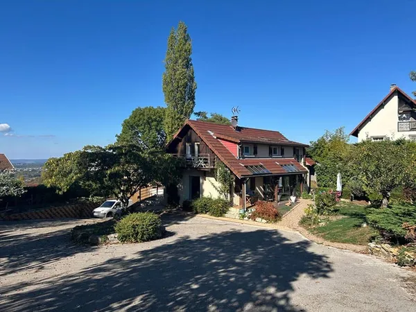 Maison 7 pièces 136 m²