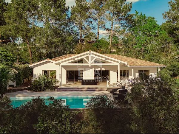 Villa 6 pièces 267 m²