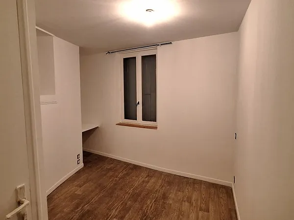 Studio à louer 14m²- rénové - Secteur Garibaldi / République - Immeuble calme