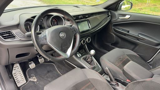 Alfa Romeo Giulietta 2.0 JTDm 150 - Imola – 2018 – 116442 km – Diesel – Boîte Manuelle — photo 14