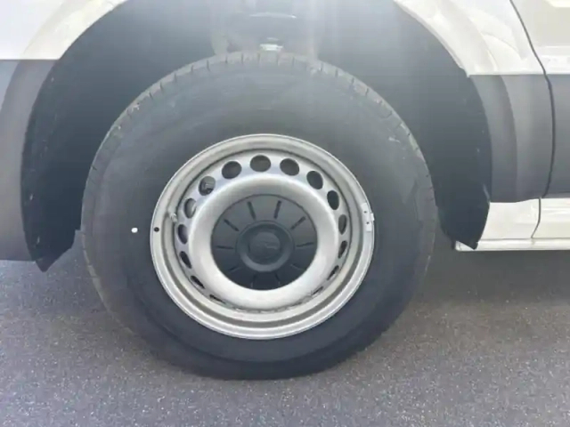 Volkswagen Crafter fg 35 l3h3 2.0 tdi 140ch business traction bva8 — photo 12