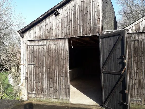 Garage / box 35 m² à louer