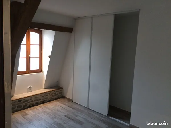 Grand appartement de 70 m2 au sol (T2)