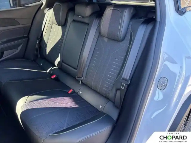 Peugeot 408 hybrid 145 e-dcs6 — photo 17