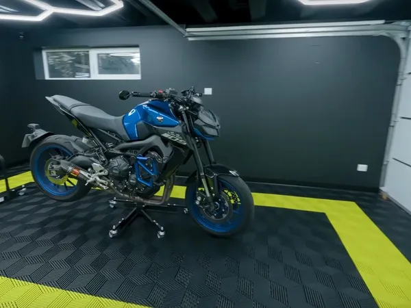 À Louer : Garage fermé neuf haut de gamme sécurisé avec borne de recharge 7,5Kw