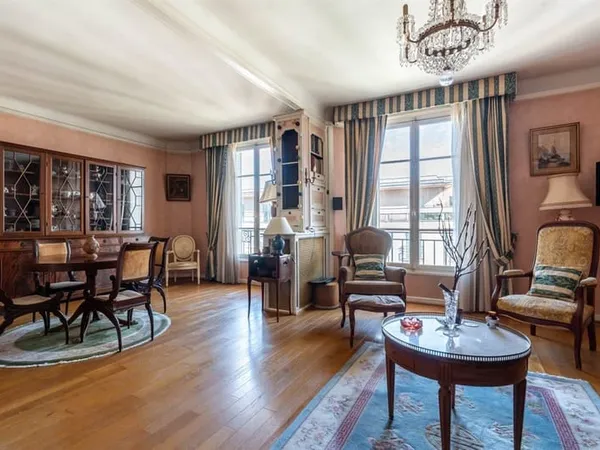 Gaston - Appartement en étage élevé à rénover avec cave