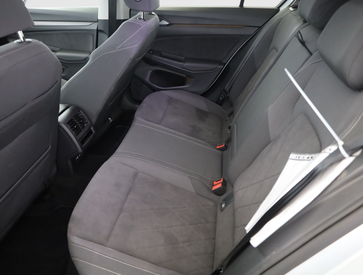 Volkswagen Golf 8 — photo 12