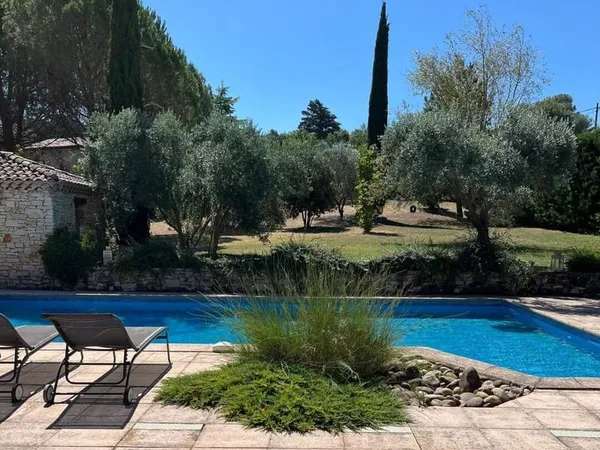 Villa 6 pièces 240 m²
