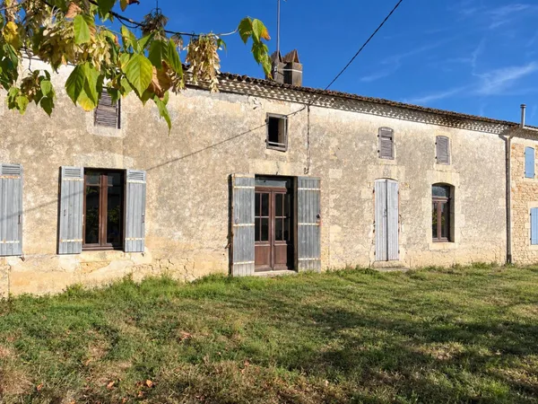 Ancien corps de ferme 120 m² + 330 m² dépendances - terrain 2600 m²