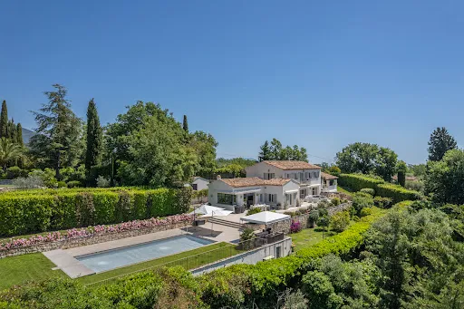 Villa 7 pièces 327 m²