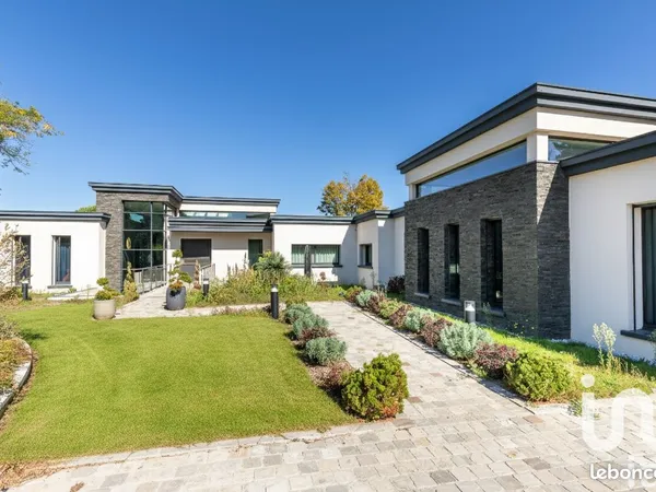 Villa 11 pièces 690 m²