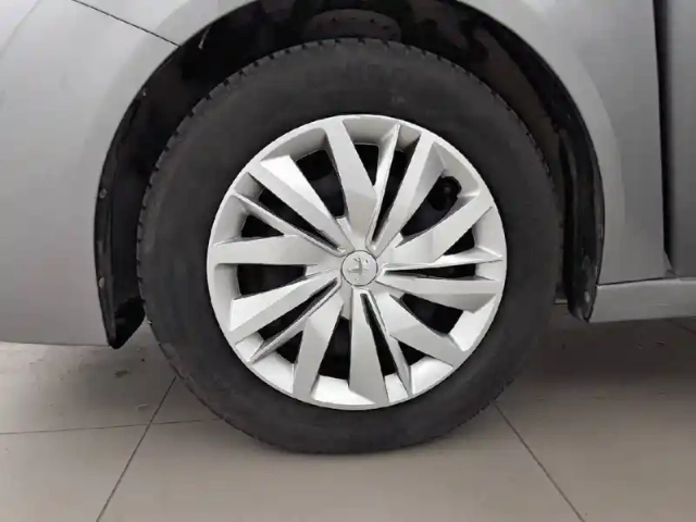 Peugeot 208 puretech 75 s&amp;s bvm5 — photo 13