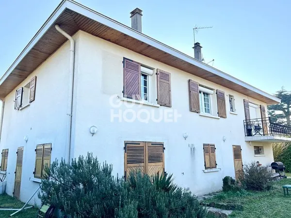 Maison d'exception au coeur de Crépieux-la-Pape