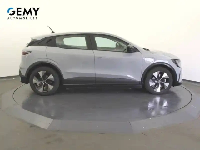 Renault Megane e-tech ev60 220 ch super charge — photo 4