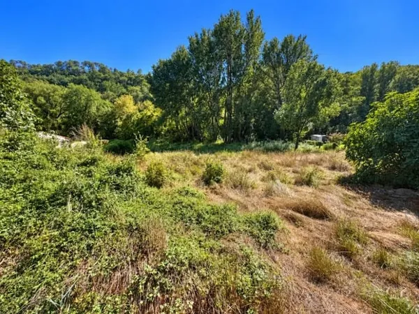 Terrain 600 m²