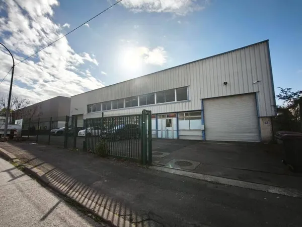 Local d'activité 2233 m²