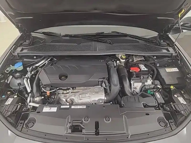 Peugeot 408 phev 225 e-eat8 — photo 26