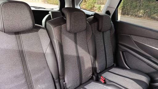 Peugeot 5008 1.2 PureTech 130 EAT6 - Allure – 2018 – 112488 km – Essence – Boîte Automatique — photo 32