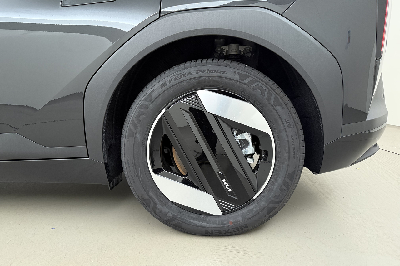 Kia EV4 — photo 6