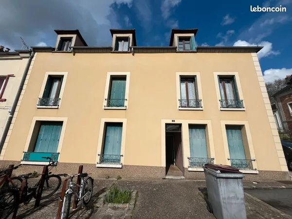 Vauhallan centre — Studio lumineux vendu loué, idéal pour un investissement locatif - 25m2