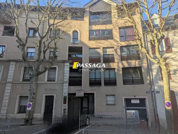 Local professionnel 3 pièces 47 m²