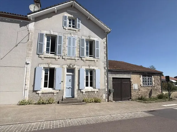 Maison spacieuse de 4 à 5 chambres, cuisine équipée, grands jardins
