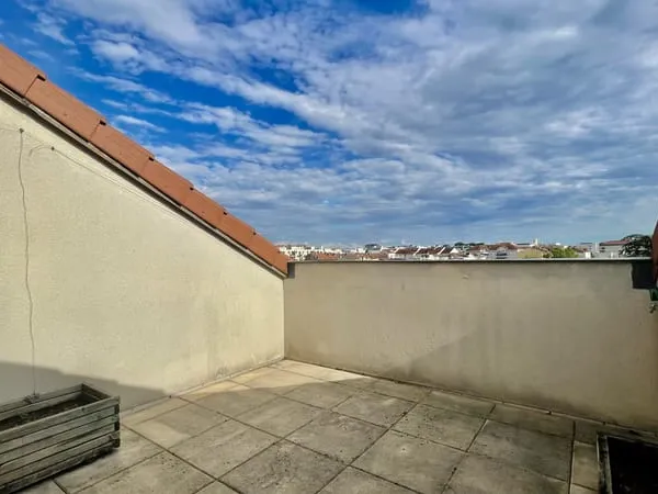 SPACIEUX T3 EN DERNIER ÉTAGE AVEC TERRASSE / CAVE + GARAGE P