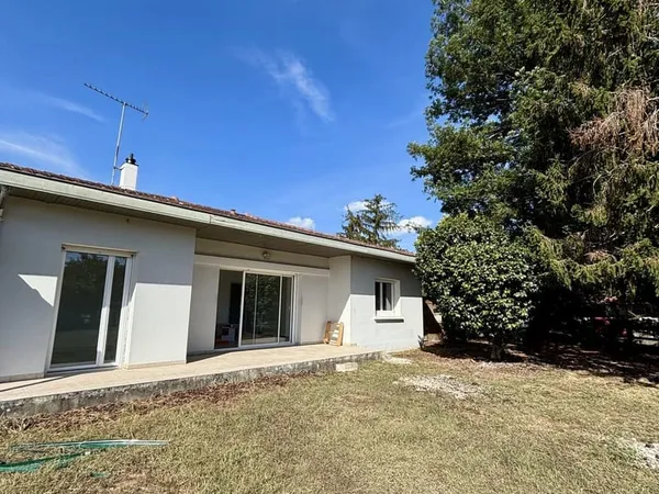 Maison avec garage et jardin