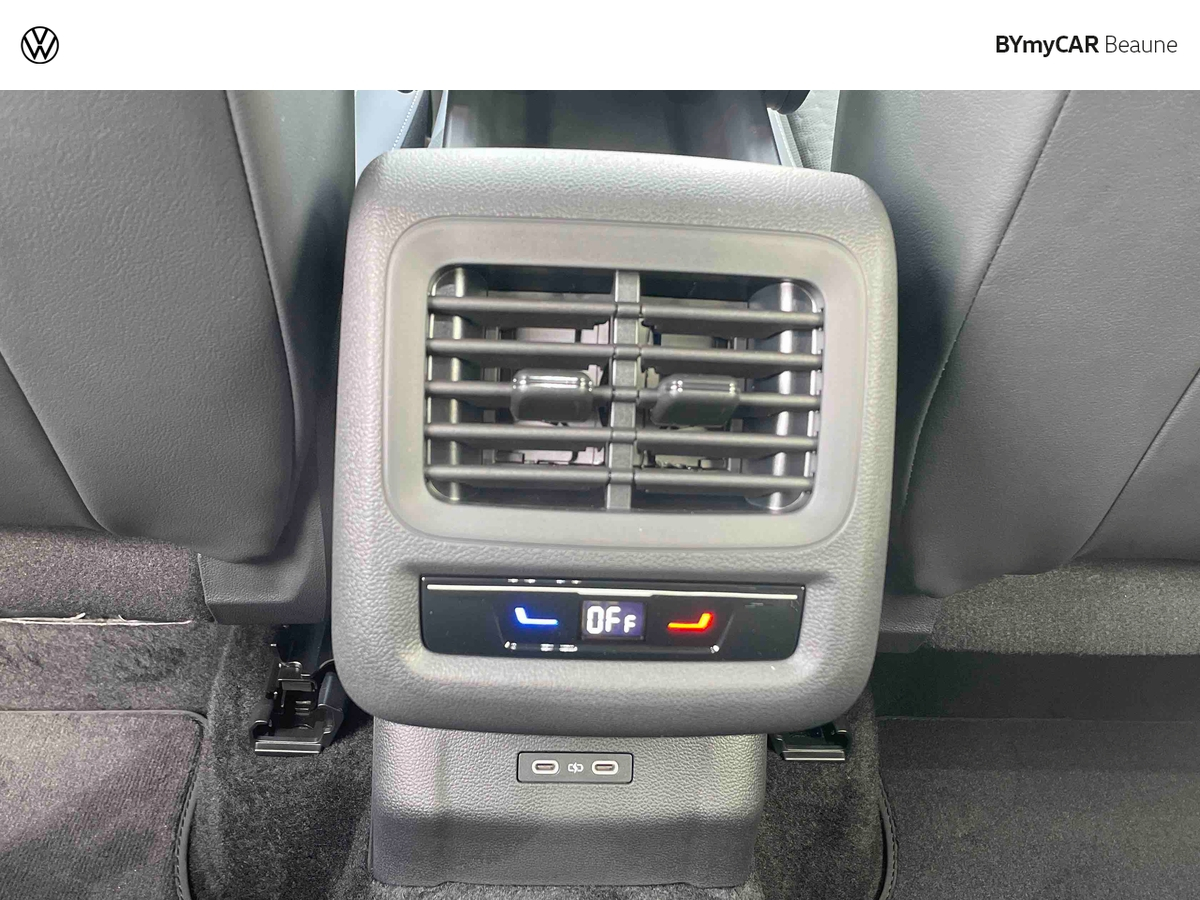 Volkswagen T-Roc 1.5 eTSI Hybrid 150 ch DSG7 — photo 23