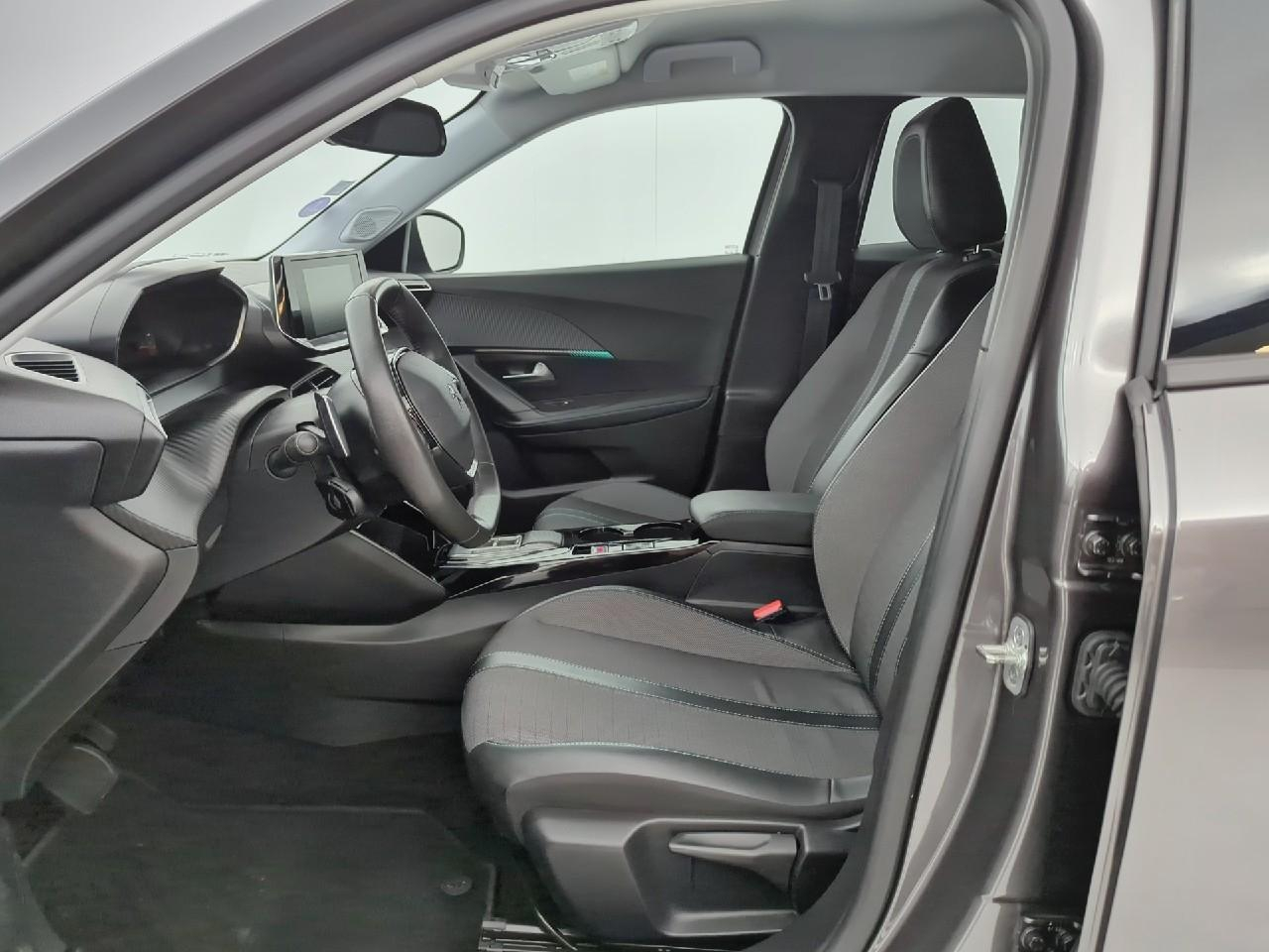 Peugeot 2008 puretech 130 s&s eat8 allure — photo 9