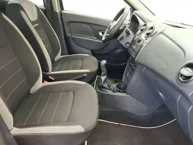 Dacia Sandero sce 75 — photo 9