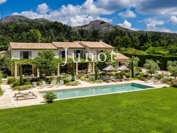 Maison 7 pièces 290 m²