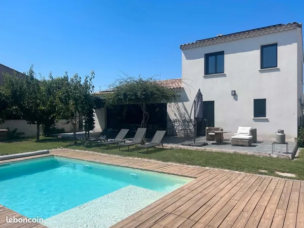 Maison avec jardin et piscine