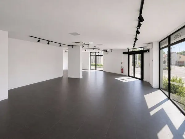 Local commercial 180 m²