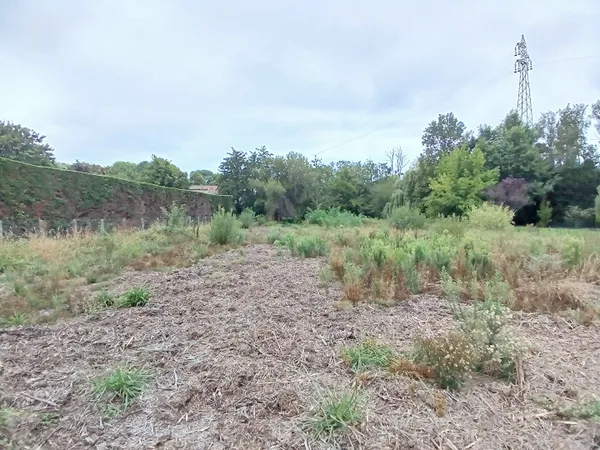 Terrain 673 m²