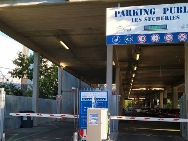 Location place parking les secheries, Bègles