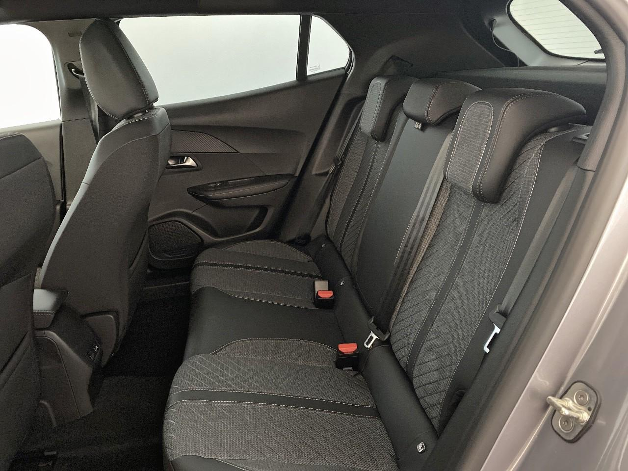 Peugeot 2008 hybrid 145 ch e-dcs6 allure — photo 10