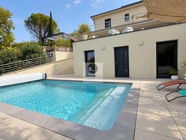 Vue dominante et douceur de vivre à proximité du village