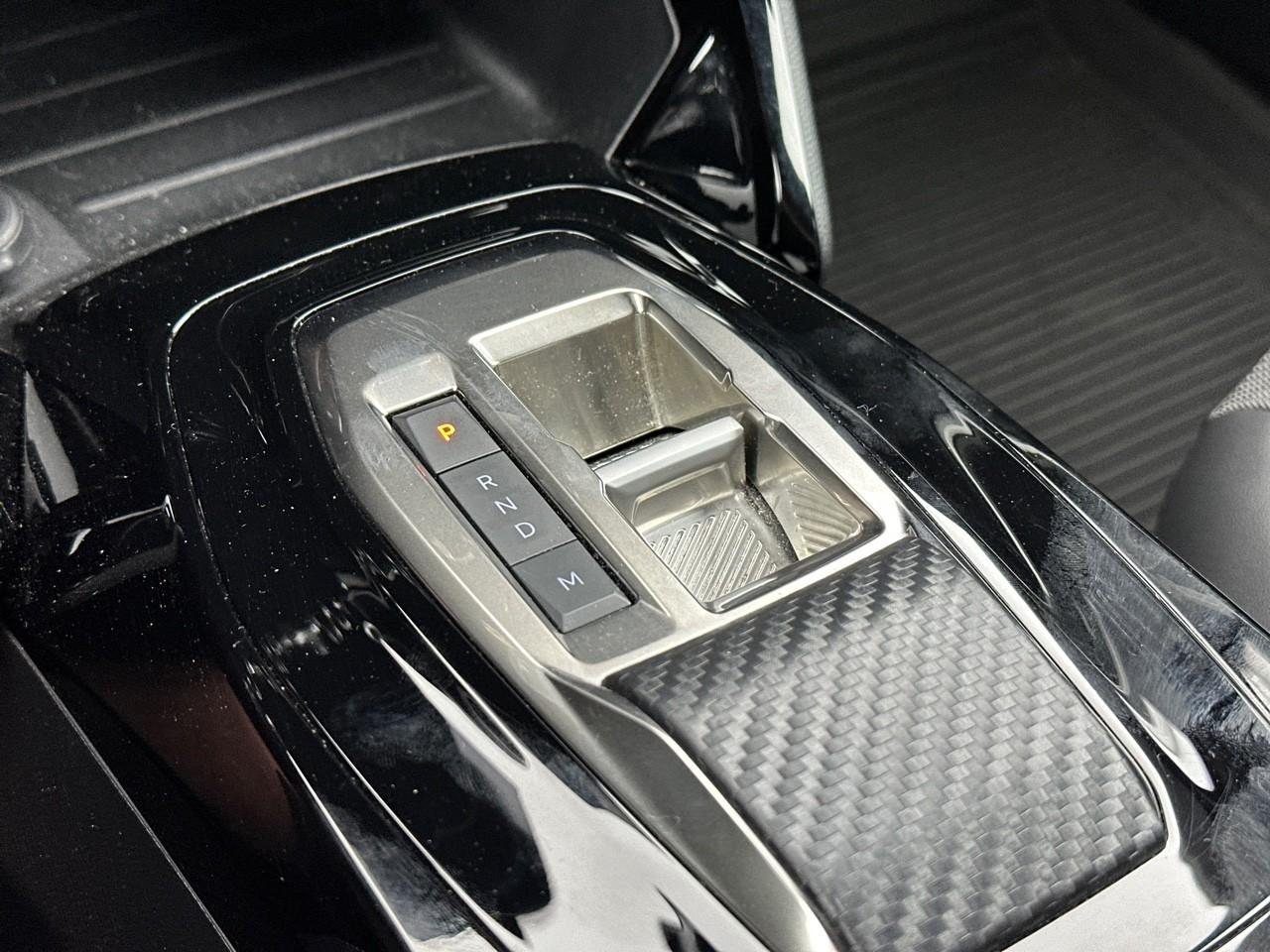 Peugeot 2008 puretech 130 s&s eat8 allure pack — photo 29