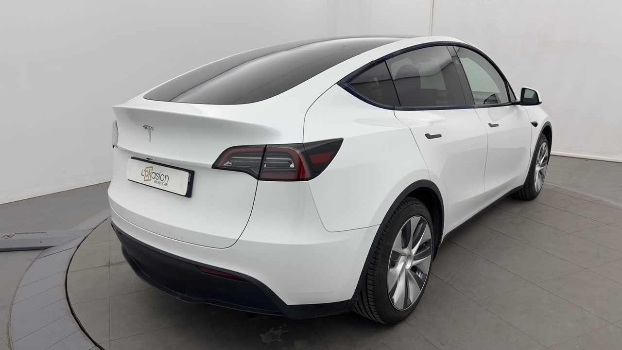 Tesla MODEL Y RWD — photo 3