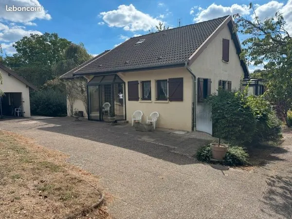 Maison endroit calme et arbore terrain 8000m2