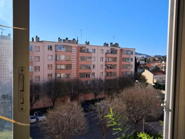 T3 lumineux plein sud avec véranda de 8 m², cave et parking - Marseille 13009