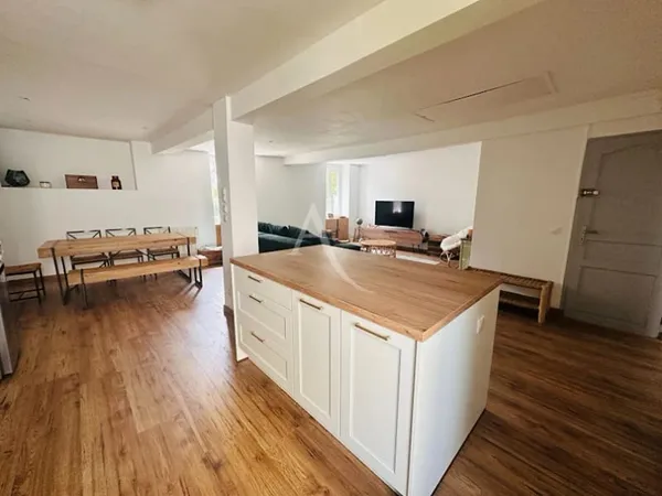 Appartement 9 pièces 230 m²