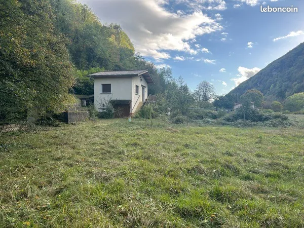 Maison au bord de la rivière d'Ain