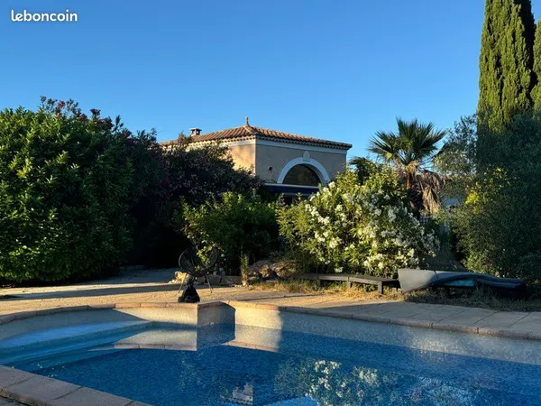 Location chambre dans maison avec piscine