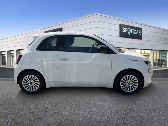 Fiat 500 3+1 e 118ch (red) my25 — photo 4