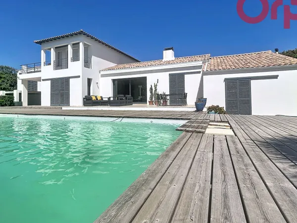 Maison 4 pièces 210 m²