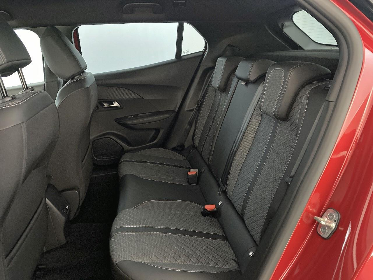 Peugeot 2008 hybrid 145 ch e-dcs6 allure — photo 10