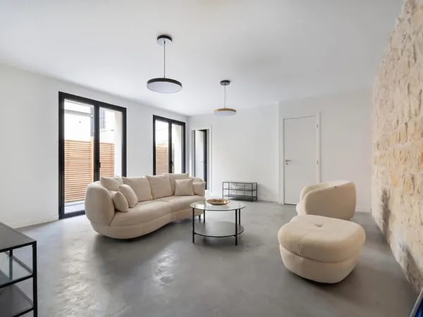 Maison avec cour privative et terrasse