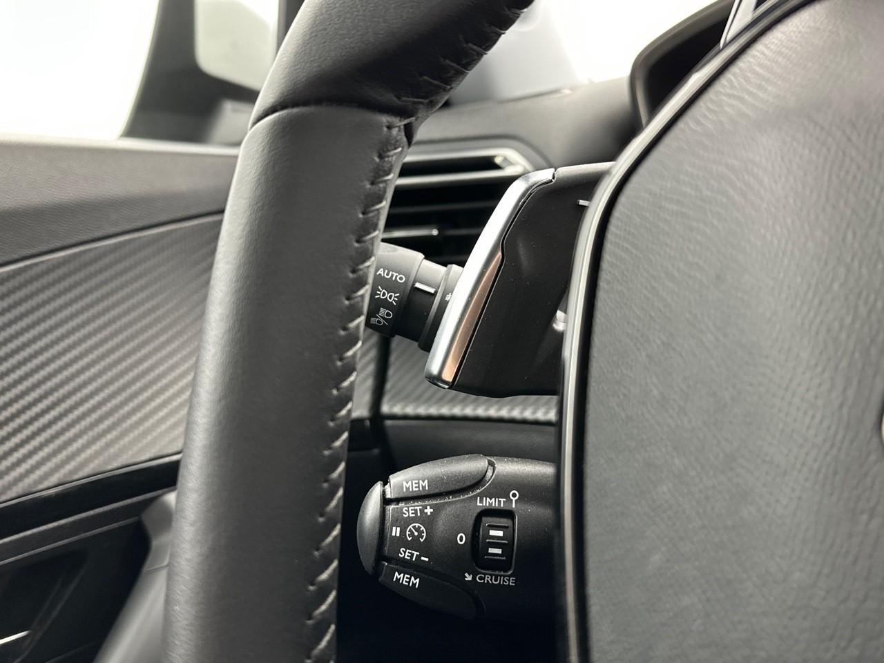 Peugeot 2008 puretech 130 s&s eat8 allure — photo 19